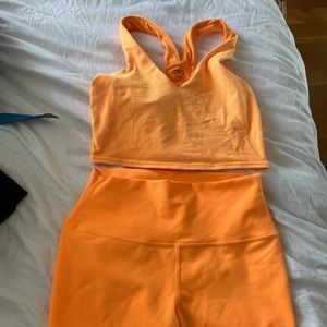 Alo Biker Short Set in Neon Apricot sz S